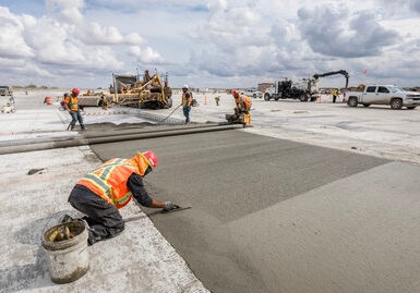 man-smoothing-carboncure-concrete@2x